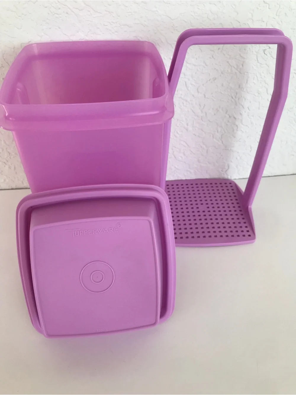 Purple Tupperware Large Pick-A-Deli Pickle Olive Keeper Holder Canister 1562-1